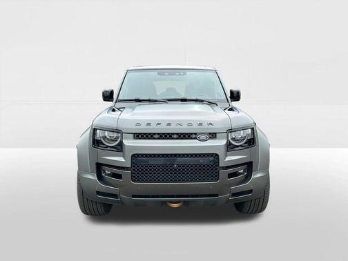 Faroe Green Premium Metallic 2025 Land Rover Defender 110 V8