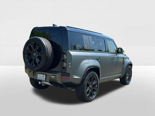 Faroe Green Premium Metallic 2025 Land Rover Defender P635 OCTA