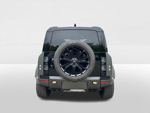 Faroe Green Premium Metallic 2025 Land Rover Defender 110 V8