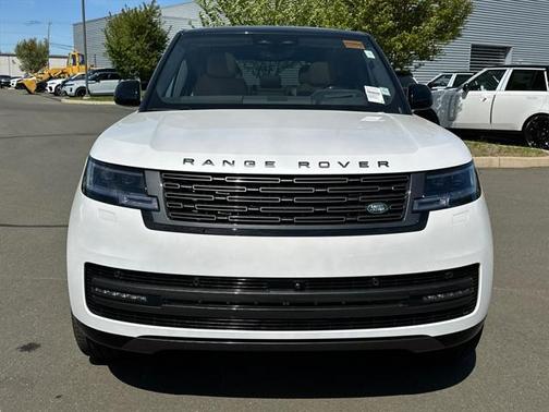 2025 Land Rover Range Rover P550e SE