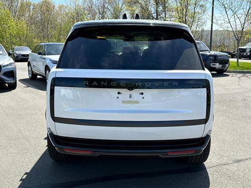 2025 Land Rover Range Rover P550e SE