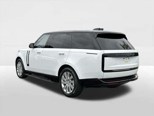2025 Land Rover Range Rover P400 SE 7 Seat