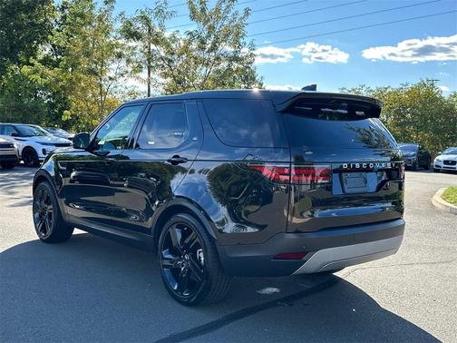 2024 Land Rover Discovery P300 S