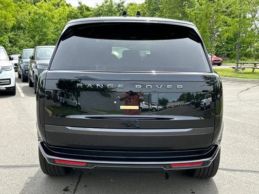 2025 Land Rover Range Rover P400 SE 7 Seat