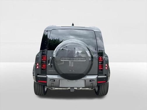 2025 Land Rover Defender 110 P400 X-Dynamic SE