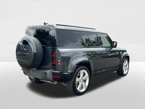 2025 Land Rover Defender 110 P400 X-Dynamic SE