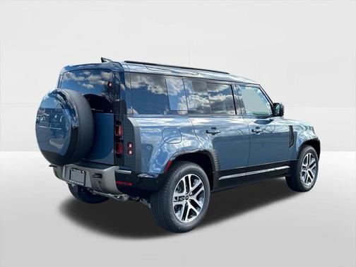 2025 Land Rover Defender 110 P400 X-Dynamic SE