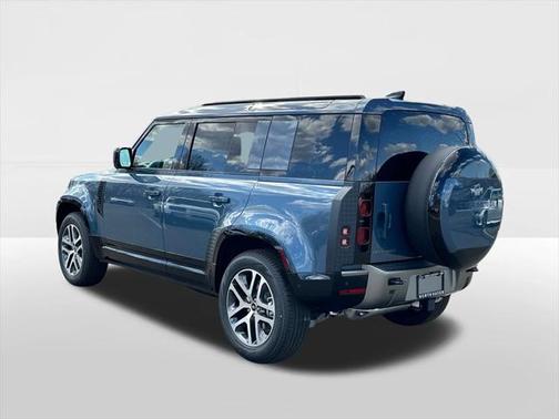 2025 Land Rover Defender 110 P400 X-Dynamic SE