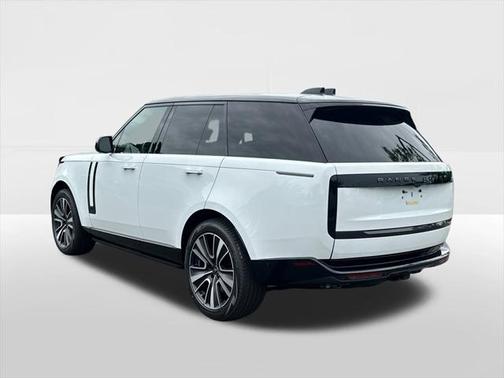 2025 Land Rover Range Rover P530 SE