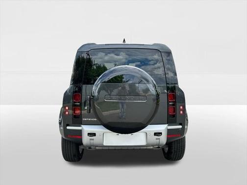 2025 Land Rover Defender 110 P300