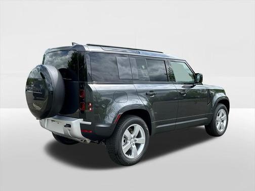 2025 Land Rover Defender 110 P300