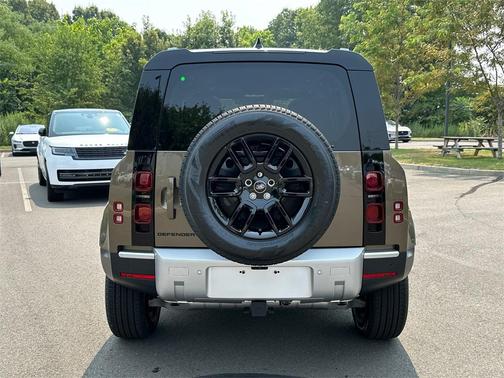 2025 Land Rover Defender 110 P300