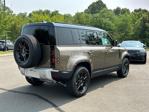 2025 Land Rover Defender 110 P300