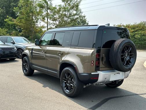 2025 Land Rover Defender 110 P300