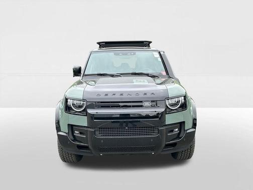 Keswick Green Metallic 2026 Land Rover Defender P400 Trophy Edition Keswick