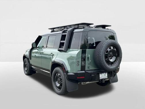Keswick Green Metallic 2026 Land Rover Defender P400 Trophy Edition Keswick