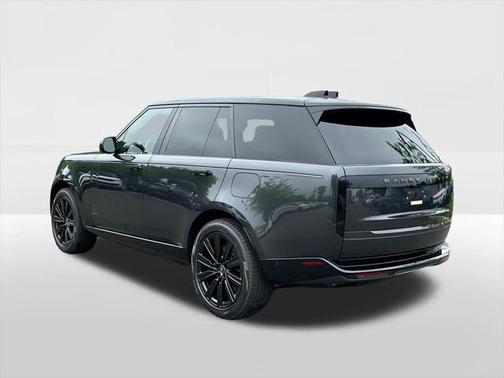 2025 Land Rover Range Rover P550e SE