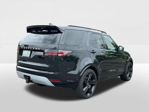 Santorini Black Metallic 2025 Land Rover Discovery P360 Metropolitan Edition