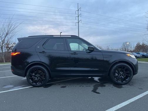 2024 Land Rover Discovery P300 S