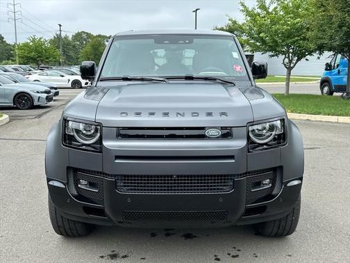 2025 Land Rover Defender 110 P400 X-Dynamic SE