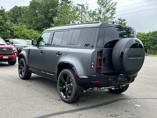 2025 Land Rover Defender 110 P400 X-Dynamic SE