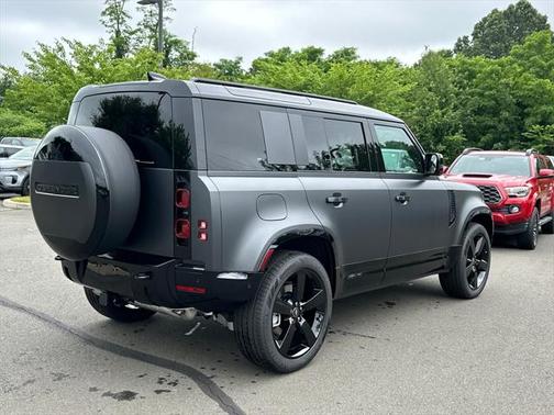 2025 Land Rover Defender 110 P400 X-Dynamic SE
