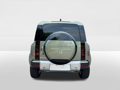 2025 Land Rover Defender 110 P300