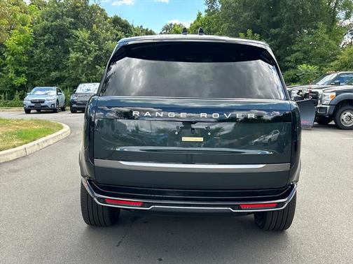 2025 Land Rover Range Rover P550e SE