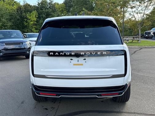 2025 Land Rover Range Rover P550e SE