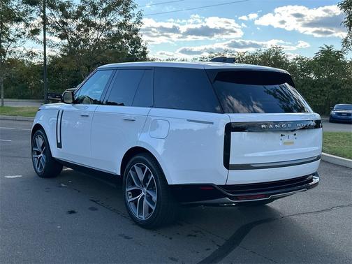 2025 Land Rover Range Rover P550e SE