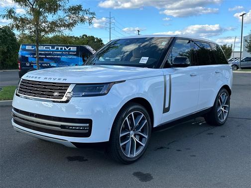 2025 Land Rover Range Rover P550e SE