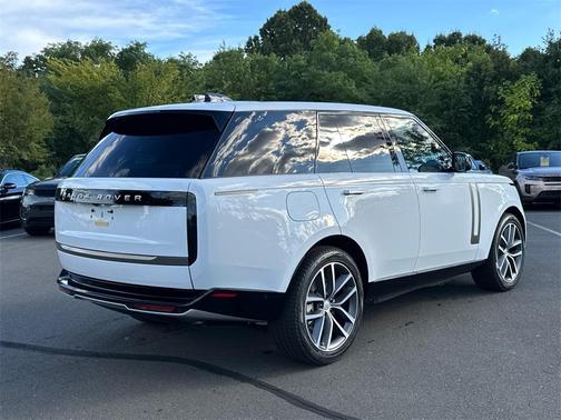 2025 Land Rover Range Rover P550e SE