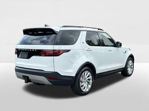 Fuji White 2025 Land Rover Discovery P300 S