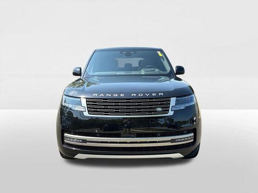 Santorini Black Metallic 2026 Land Rover Range Rover SE
