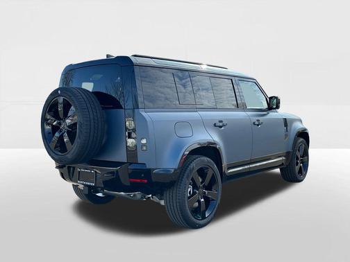 2026 Land Rover Defender P400 X-Dynamic SE