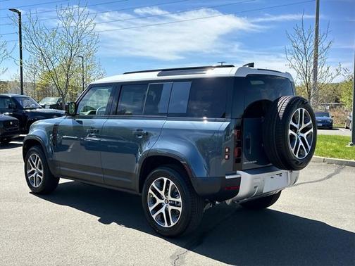 2025 Land Rover Defender 110 P300