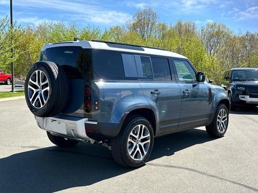 2025 Land Rover Defender 110 P300