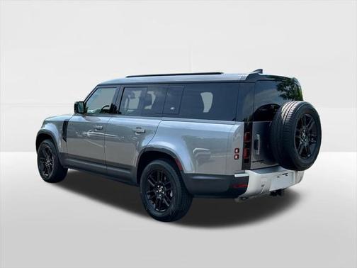 2023 Land Rover Defender 130 SE