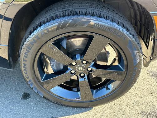 2025 Land Rover Defender 110 P400 X-Dynamic SE