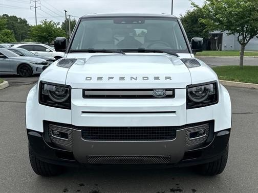 2025 Land Rover Defender 110 P400 X-Dynamic SE