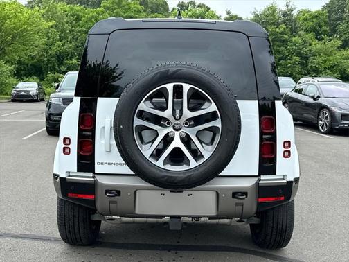 2025 Land Rover Defender 110 P400 X-Dynamic SE