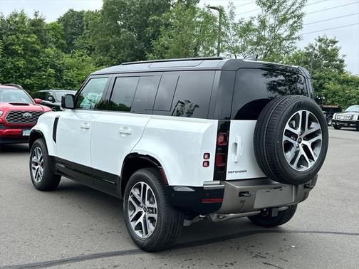 2025 Land Rover Defender 110 P400 X-Dynamic SE