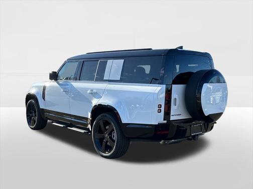 2025 Land Rover Defender 130 P400 X-Dynamic SE