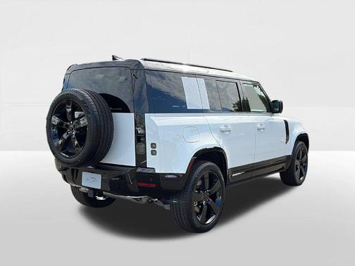 Fuji White 2026 Land Rover Defender P400 X-Dynamic SE