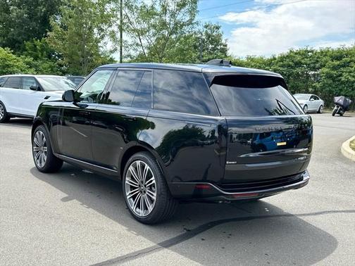 2025 Land Rover Range Rover P530 SE