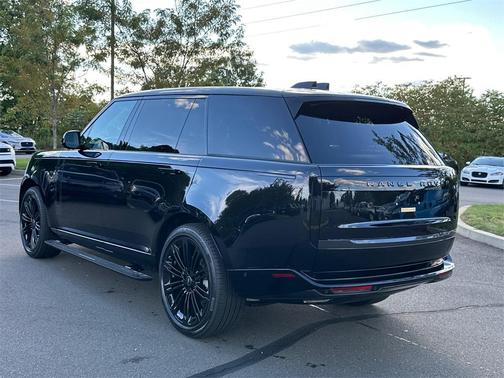 2025 Land Rover Range Rover P400 SE 7 Seat