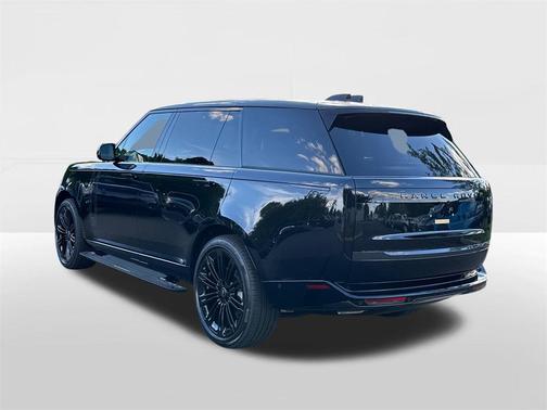 2025 Land Rover Range Rover P400 SE 7 Seat