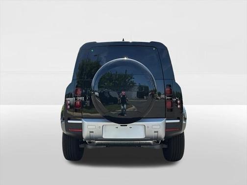 2025 Land Rover Defender 110 P300