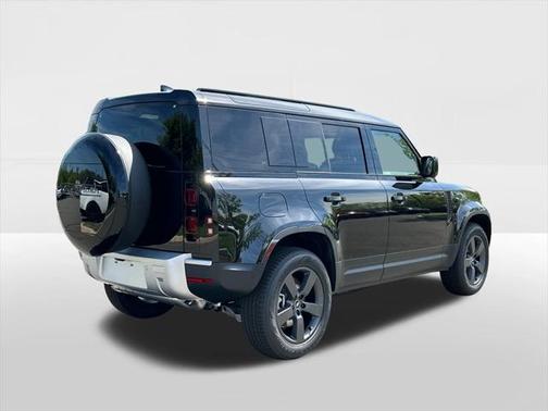 2025 Land Rover Defender 110 P300