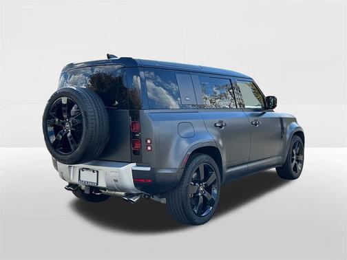 2024 Land Rover Defender 110 P500 SE